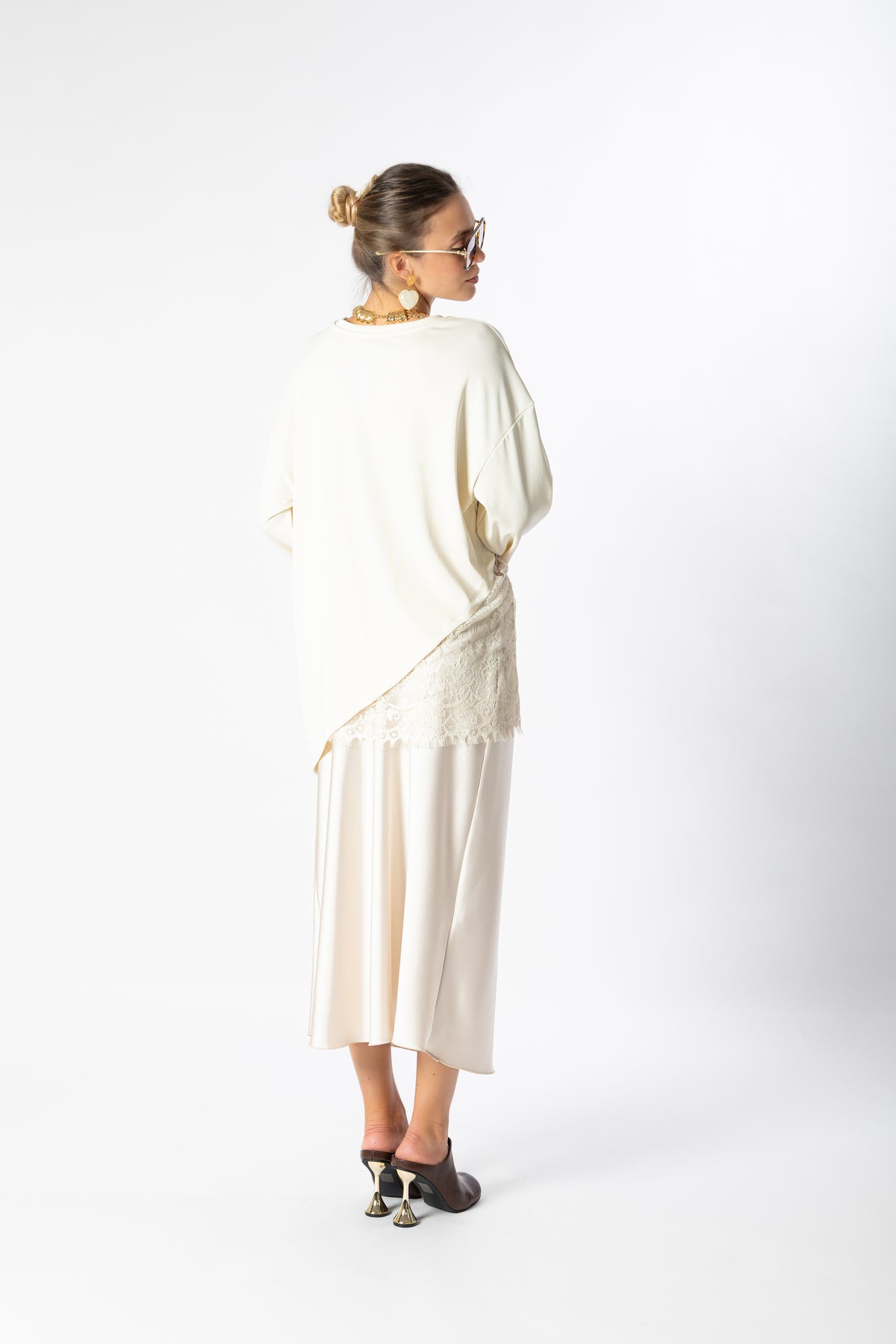 T-shirt over pizzo