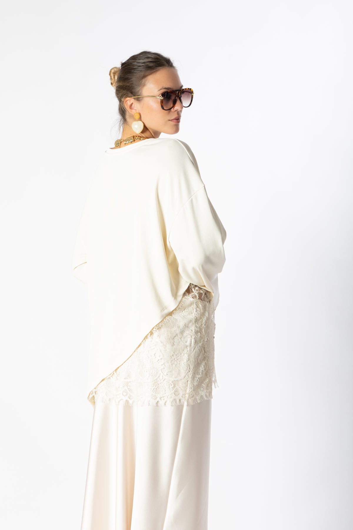 T-shirt over pizzo